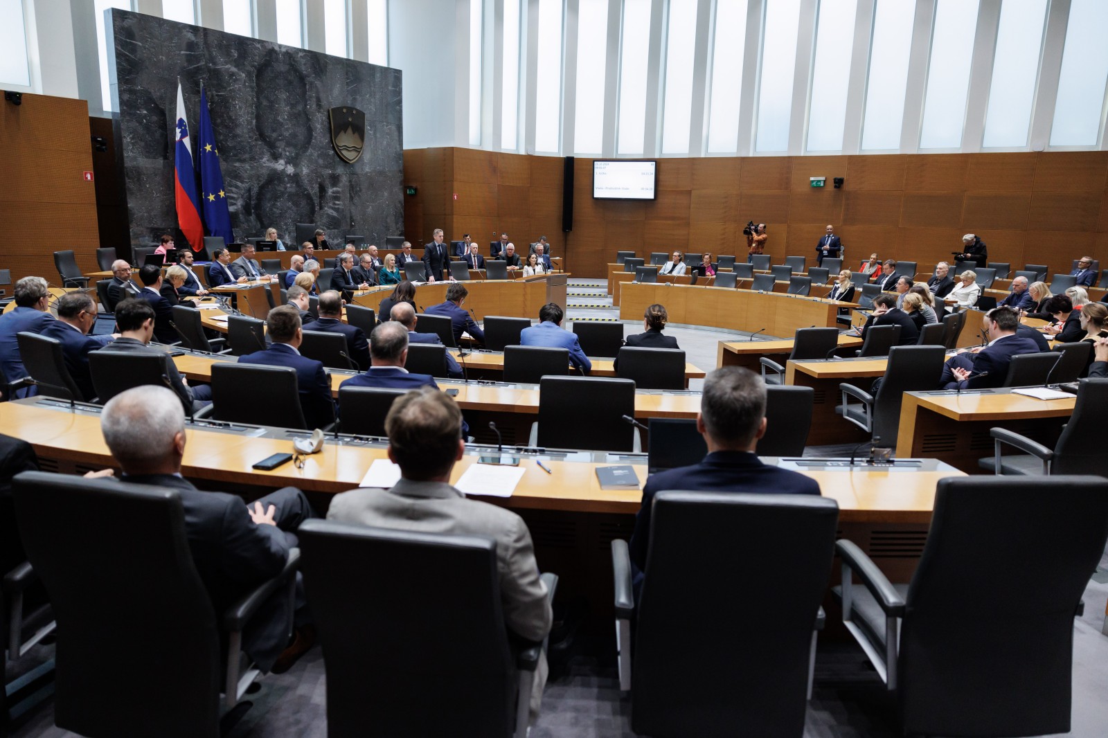 Zakljucek redne seje DZ s poslanskimi vprasanji predsedniku vlade Robertu Golobu.