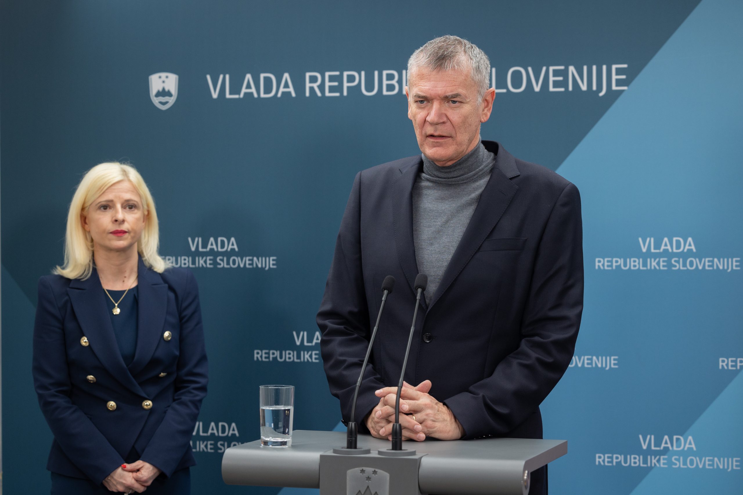 Ljubljana, Ukom.
Izjava za medije ministrice za digitalno preobrazbo Ksenije Klampfer in direktorja Instituta informacijskih znanosti Maribor Alesa Bosnjaka glede slovenskega uspeha na evropskem razpisu skupnega podjetja EuroHPC.